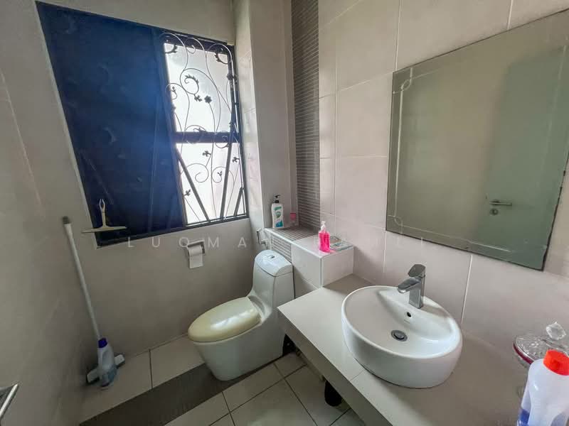 3-storey Terraced House for Sale in Alam Damai (Cheras) - Luqman Ramli - Bathroom - PropertyGuru.com.my