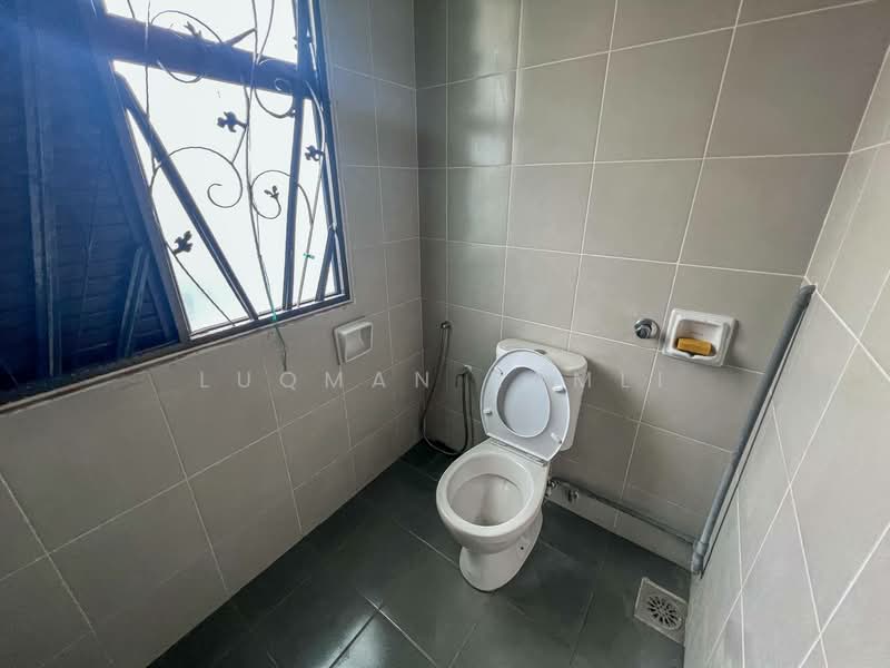 3-storey Terraced House for Sale in Alam Damai (Cheras) - Luqman Ramli - Bathroom - PropertyGuru.com.my