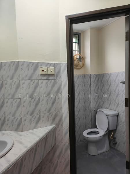2-storey Terraced House for Sale in Bandar Utama 4 (Bandar Utama) - Richard Liew - Bathroom - PropertyGuru.com.my