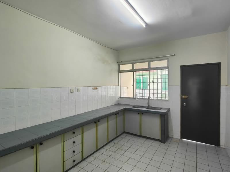 2-storey Terraced House for Sale in Bandar Utama 4 (Bandar Utama) - Richard Liew - Kitchen - PropertyGuru.com.my
