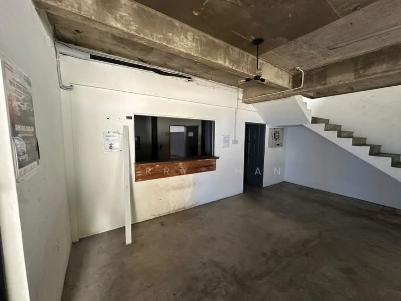 Warehouse for Rent in Taman Sains Selangor (Kota Damansara) - BARRY CHAN - Entrance - PropertyGuru.com.my