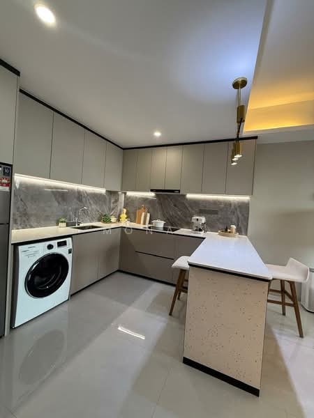 Apartment for Sale at R&F Princess Cove Phase 3-New Casa Suites - Mona . - Kitchen - PropertyGuru.com.my