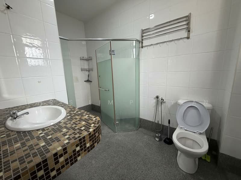 Rumah Teres 2 Tingkat untuk Disewa di Bandar Sungai Long (Selangor) - Chris Lim Pek Yean - Bathroom - PropertyGuru.com.my