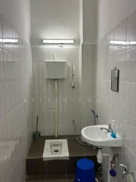Kedai untuk Disewa di Taman Daya (Johor Bahru) - Kelvin Chop - Bathroom - PropertyGuru.com.my