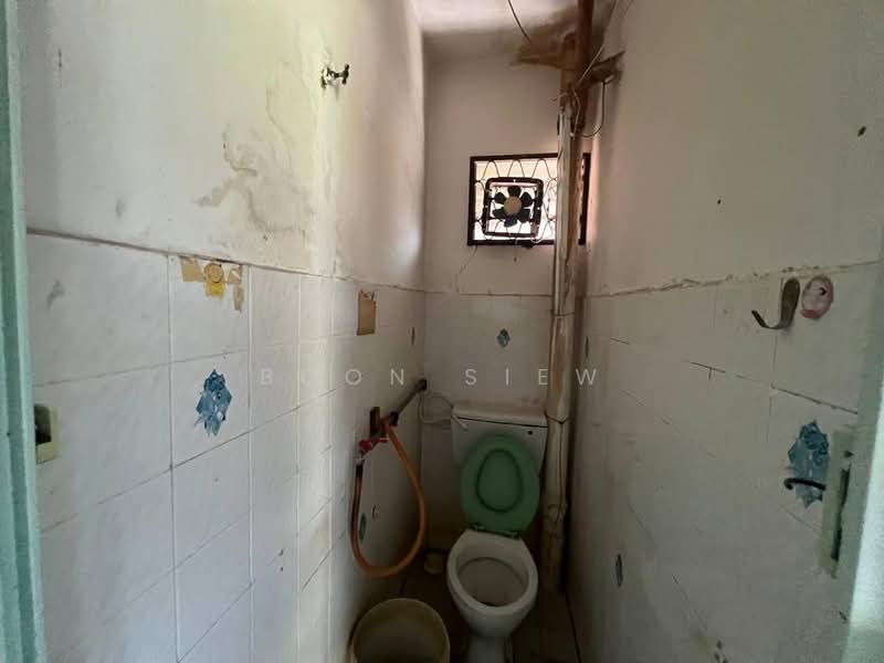 Rumah Flat untuk Dijual di Desa Permai Indah Flat - Boon Siew - Bathroom - PropertyGuru.com.my