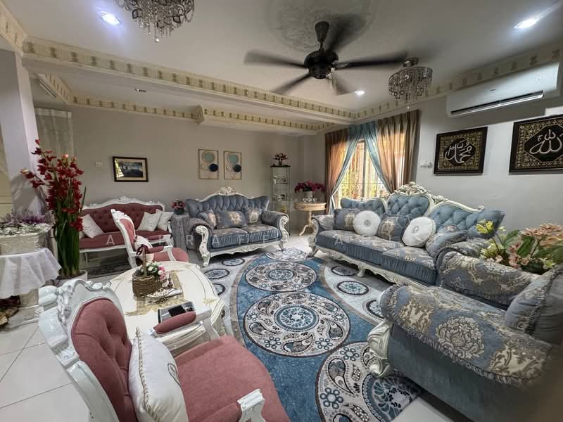 Rumah Banglo untuk Dijual di Kasturi Heights (Nilai) - Ashraff Daniel - Living Room - PropertyGuru.com.my