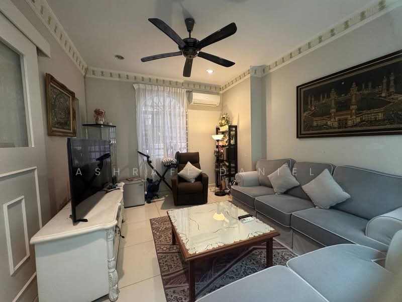 Rumah Banglo untuk Dijual di Kasturi Heights (Nilai) - Ashraff Daniel - Living Room - PropertyGuru.com.my
