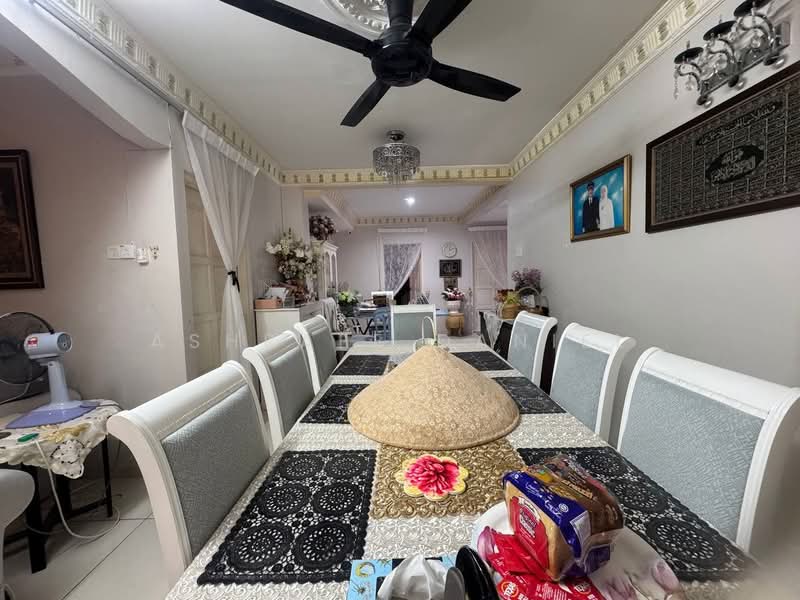 Rumah Banglo untuk Dijual di Kasturi Heights (Nilai) - Ashraff Daniel - Dining Room - PropertyGuru.com.my