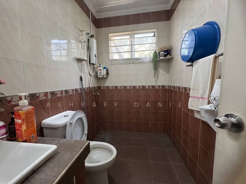 Rumah Banglo untuk Dijual di Kasturi Heights (Nilai) - Ashraff Daniel - Bathroom - PropertyGuru.com.my
