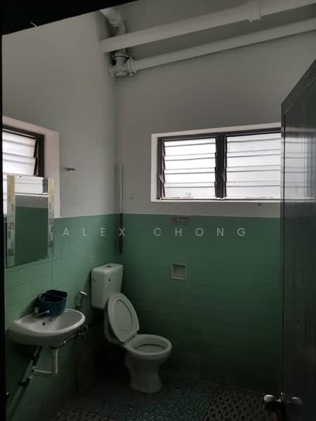 Shop / Office for Rent in Bandar Kuala Kangsar (Kuala Kangsar) - Alex Chong - Bathroom - PropertyGuru.com.my