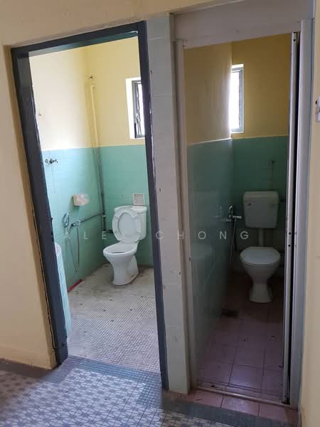 Shop / Office for Rent in Bandar Kuala Kangsar (Kuala Kangsar) - Alex Chong - Bathroom - PropertyGuru.com.my