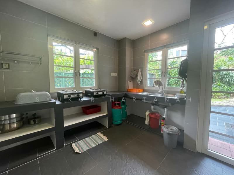 Bungalow House for Sale in Shah Alam (Selangor) - Syukor Hartanah - Kitchen - PropertyGuru.com.my