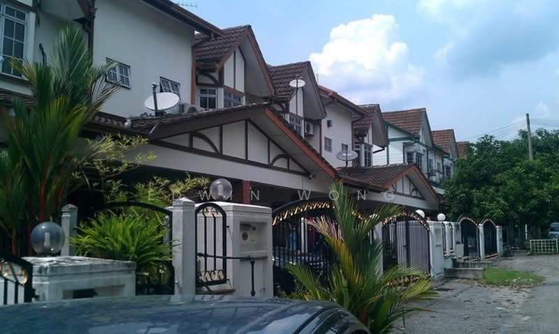 Rumah Teres 2 Tingkat untuk Disewa di Bukit Rahman Putra (Sungai Buloh) - Edwin Wong - Exterior - PropertyGuru.com.my