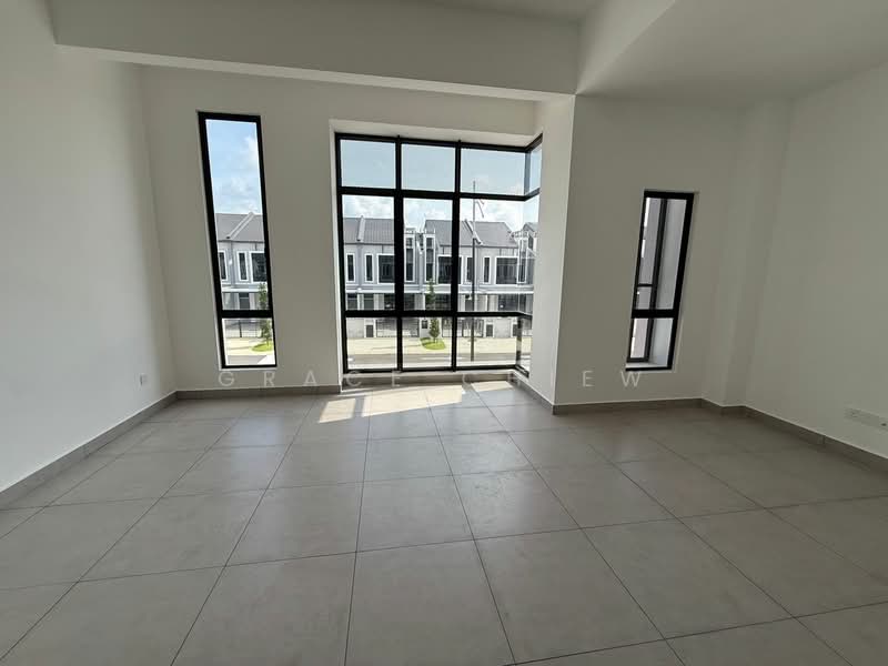 Rumah Teres 2 Tingkat untuk Dijual di Taman Mount Austin (Tebrau) - Grace Chiew - Living Room - PropertyGuru.com.my