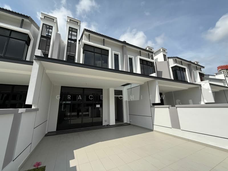 Rumah Teres 2 Tingkat untuk Dijual di Taman Mount Austin (Tebrau) - Grace Chiew - Exterior - PropertyGuru.com.my