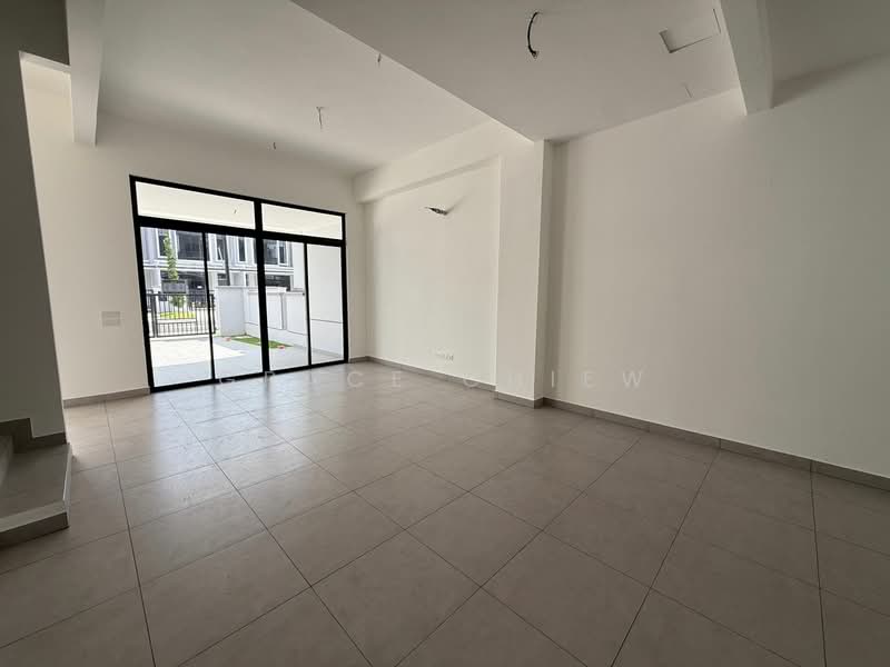 Rumah Teres 2 Tingkat untuk Dijual di Taman Mount Austin (Tebrau) - Grace Chiew - Living Room - PropertyGuru.com.my