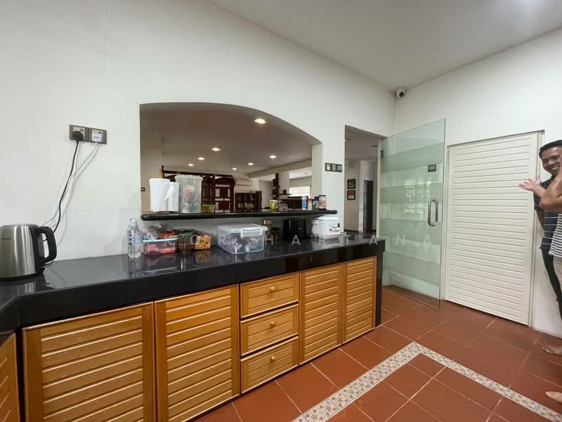 Bungalow House for Sale in Shah Alam (Selangor) - Syukor Hartanah - Kitchen - PropertyGuru.com.my