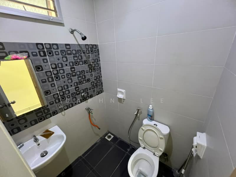 Rumah Kluster untuk Dijual di Taman Gaya (Ulu Tiram) - Daphne Lee - Bathroom - PropertyGuru.com.my