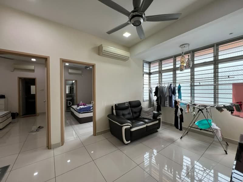 Rumah Kluster untuk Dijual di Taman Gaya (Ulu Tiram) - Daphne Lee - Living Room - PropertyGuru.com.my