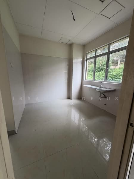 Semi-Detached House for Sale in Kota Emerald (Rawang) - Ibrahim Iderus - Kitchen - PropertyGuru.com.my
