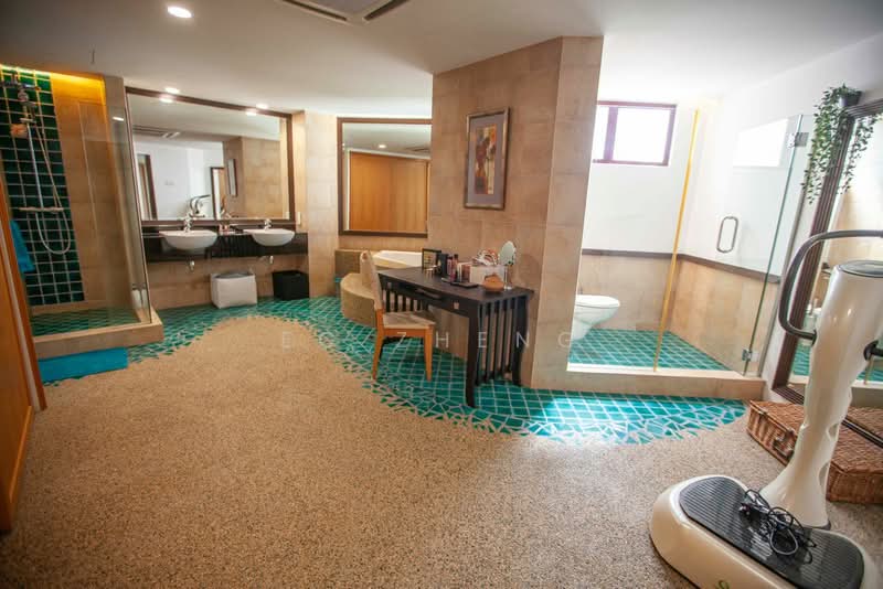 Kondominium untuk Dijual di Marina Bay Condominium - EC Zheng - Bathroom - PropertyGuru.com.my