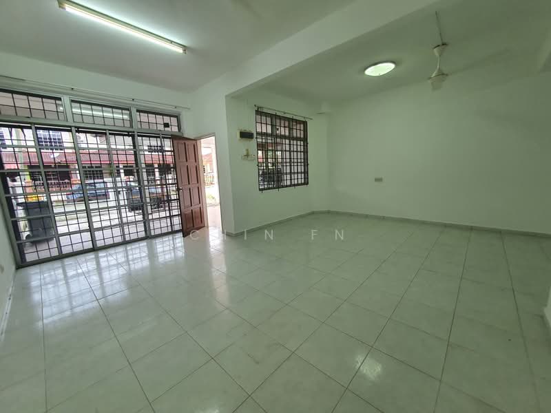 Rumah Teres 2 Tingkat untuk Dijual di Taman Angkasa Nuri (Durian Tunggal) - CHIN FN - Living Room - PropertyGuru.com.my