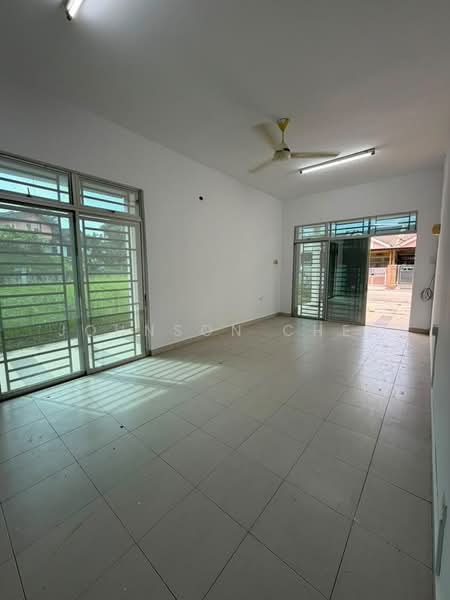 Rumah Teres 1 Tingkat untuk Disewa di Taman Kulai (Kulai) - Johnson Chen - Living Room - PropertyGuru.com.my