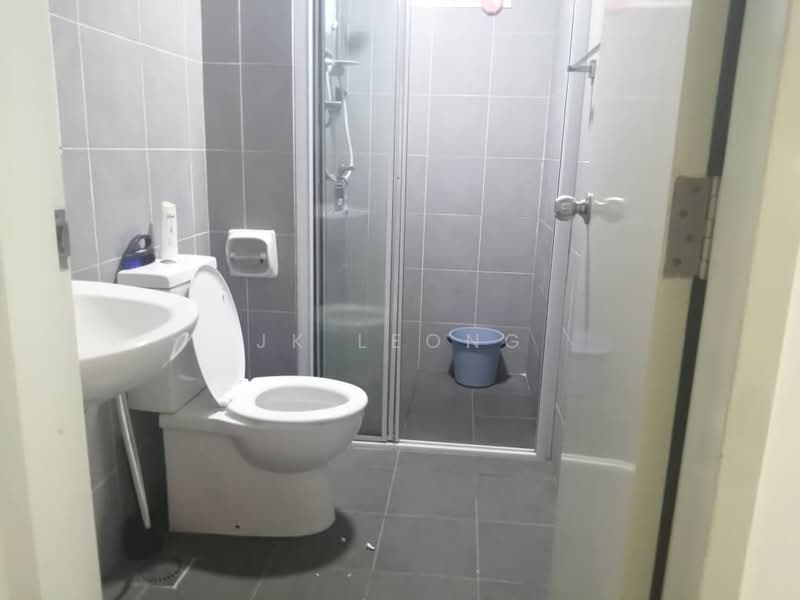 Service Residence for Sale at Savanna Executive Suite @ Southville City - JK Leong - Bathroom - PropertyGuru.com.my