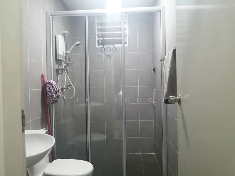 Service Residence for Sale at Savanna Executive Suite @ Southville City - JK Leong - Bathroom - PropertyGuru.com.my