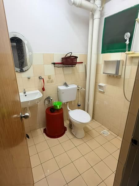 Pangsapuri untuk Disewa di Pangsapuri Jati Selatan - Joanne Yan - Bathroom - PropertyGuru.com.my