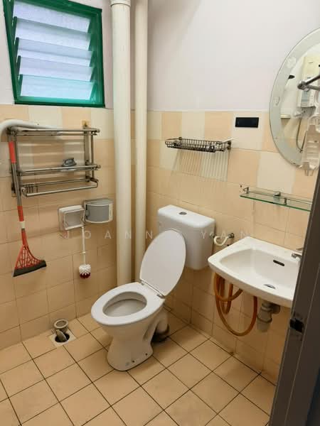 Pangsapuri untuk Disewa di Pangsapuri Jati Selatan - Joanne Yan - Bathroom - PropertyGuru.com.my