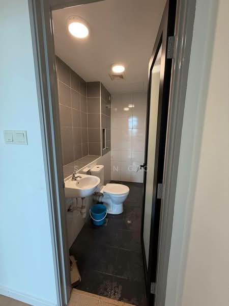 Service Residence for Sale at Sky Gardens Residences - SY Ngo - Bathroom - PropertyGuru.com.my