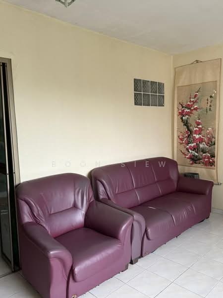 Pangsapuri untuk Dijual di Taman Pekaka Block 31 - Boon Siew - Living Room - PropertyGuru.com.my