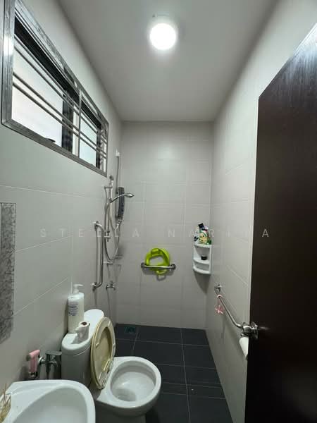 Rumah Teres 2 Tingkat untuk Disewa di Setia Eco Gardens (Gelang Patah) - Stella Narita - Bathroom - PropertyGuru.com.my