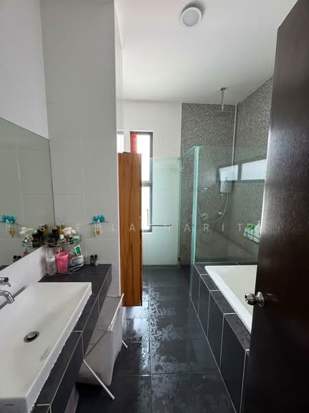 Rumah Teres 2 Tingkat untuk Disewa di Setia Eco Gardens (Gelang Patah) - Stella Narita - Bathroom - PropertyGuru.com.my