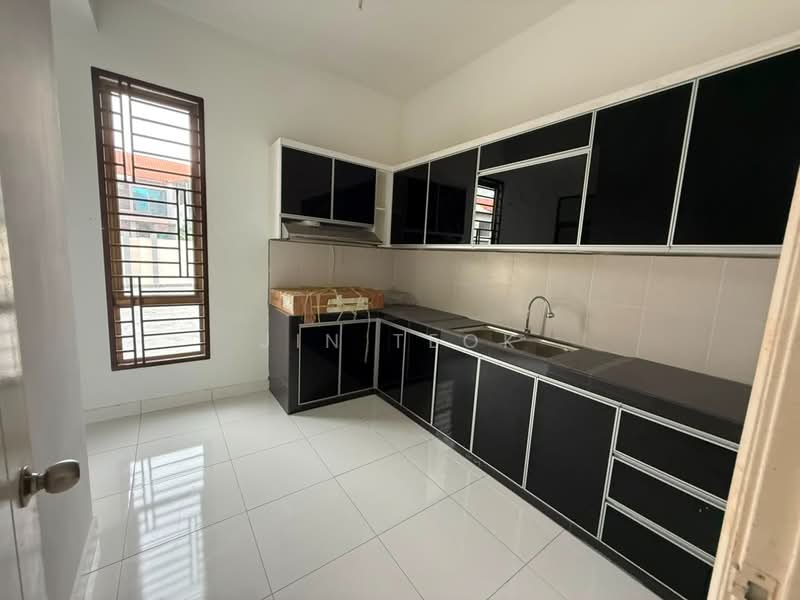 Rumah Teres 2-Tingkat untuk Dijual di Bandar Dato Onn (Tebrau) - Jin Teok - Kitchen - PropertyGuru.com.my