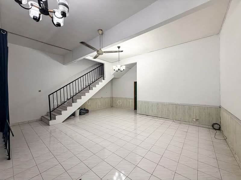 2-storey Terraced House for Sale in Taman Mok Sum (Seremban) - Azrul Othman - Living Room - PropertyGuru.com.my