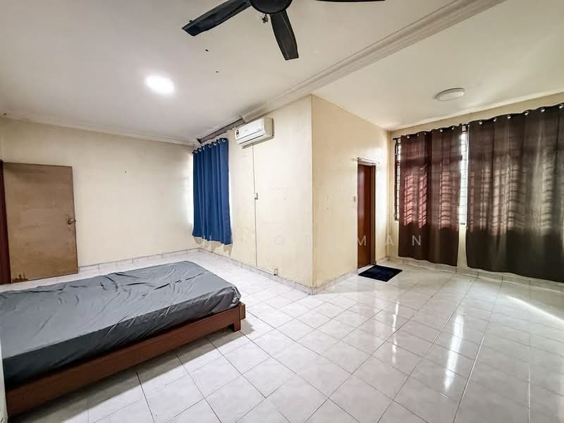 2-storey Terraced House for Sale in Taman Mok Sum (Seremban) - Azrul Othman - Bedroom - PropertyGuru.com.my