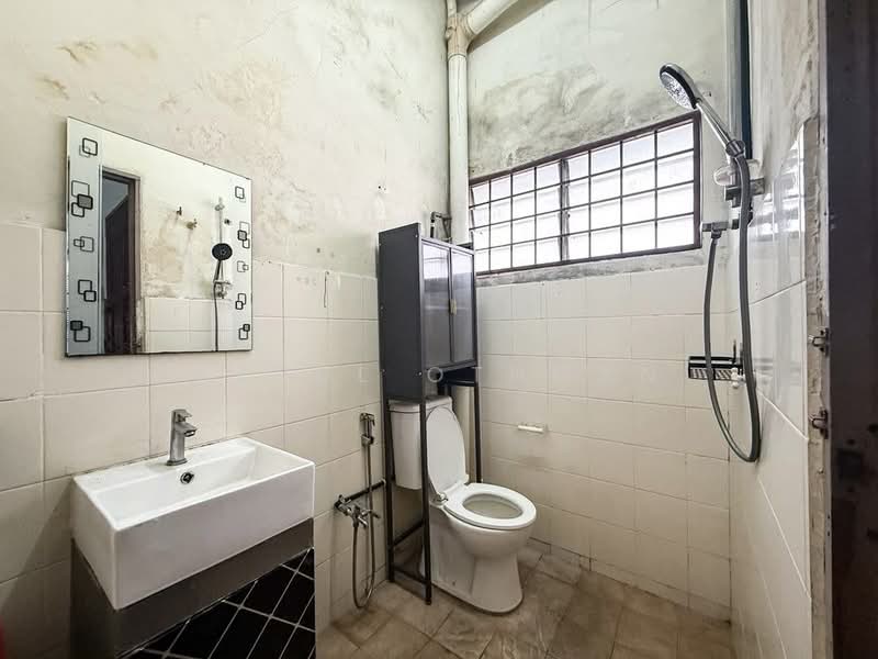 2-storey Terraced House for Sale in Taman Mok Sum (Seremban) - Azrul Othman - Bathroom - PropertyGuru.com.my