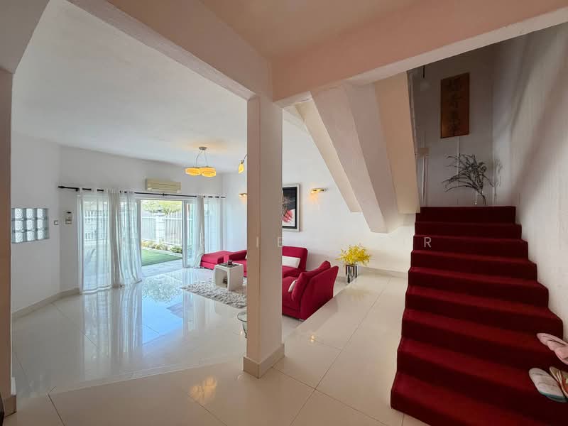 Rumah Teres 2 Tingkat untuk Dijual di Taman Pinggiran Ukay (Ulu Kelang) - Nadzmie Nasir - Living Room - PropertyGuru.com.my