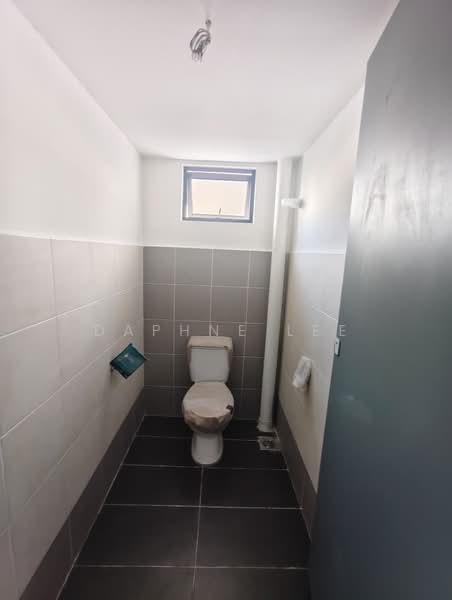 Kedai / Pejabat untuk Disewa di Bandar Baru Permas Jaya (Permas Jaya) - Daphne Lee - Bathroom - PropertyGuru.com.my