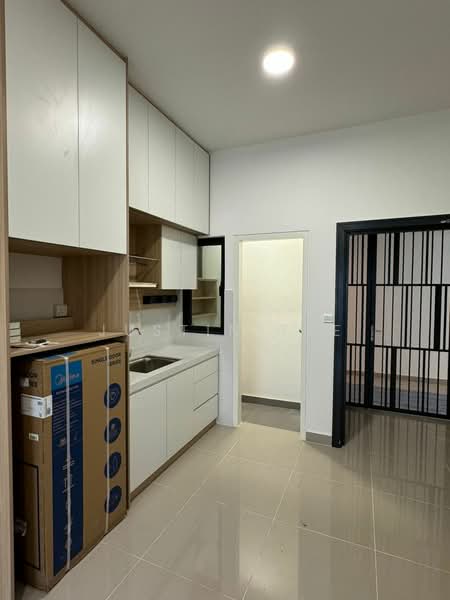 Servis Apartment untuk Disewa di MKH Boulevard II - Justin Tee - Kitchen - PropertyGuru.com.my