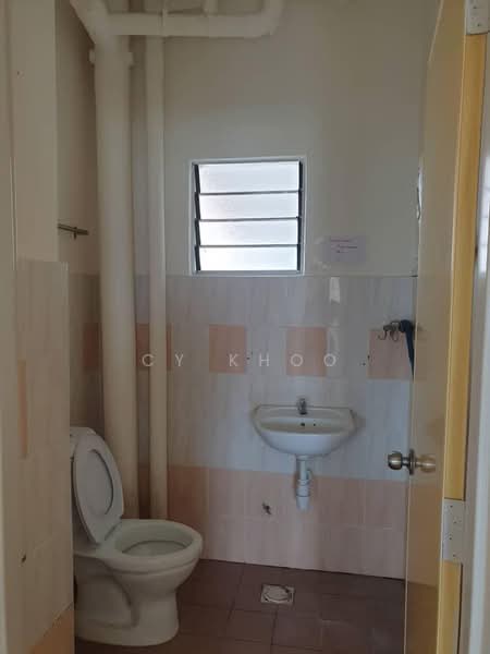 Pangsapuri untuk Dijual di Astaka Heights Apartments - CY Khoo - Bathroom - PropertyGuru.com.my