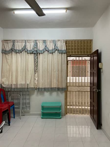 Flat for Rent at Taman Sri Setia - Mavis Lim - Living Room - PropertyGuru.com.my