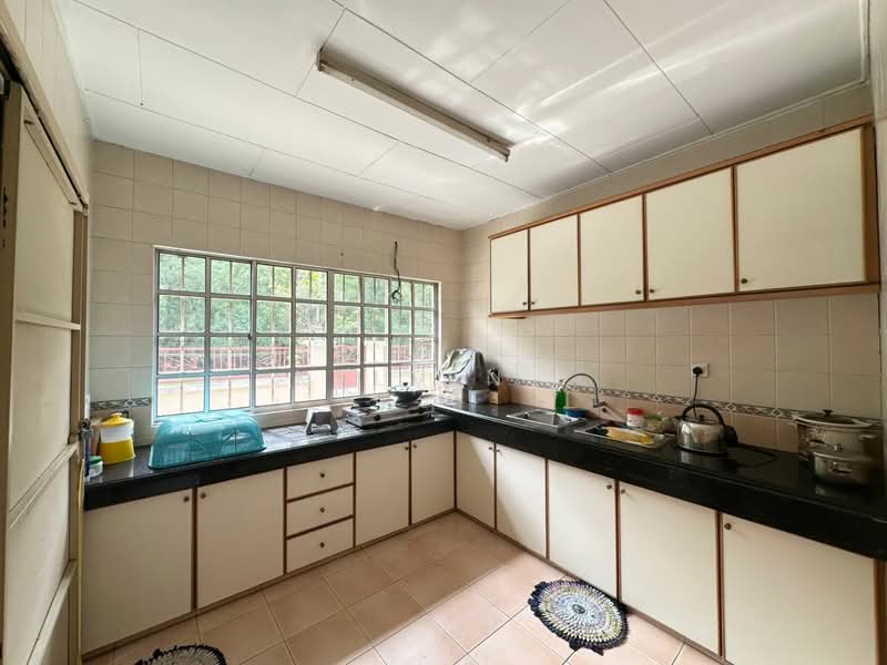 Bungalow for Sale in Bandar Country Homes (Rawang) - Kelvin . - Kitchen - PropertyGuru.com.my