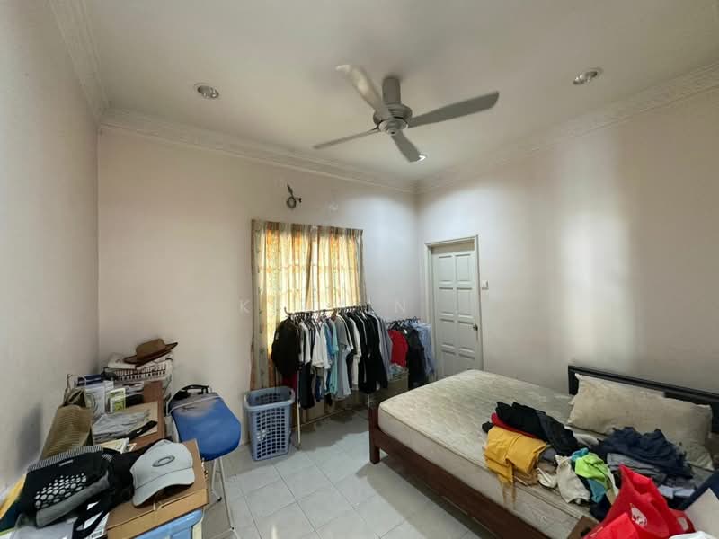 Bungalow for Sale in Bandar Country Homes (Rawang) - Kelvin . - Bedroom - PropertyGuru.com.my