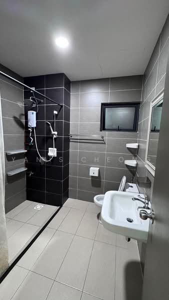 Kondominium untuk Disewa di The Henge - Yanis Cheong - Bathroom - PropertyGuru.com.my