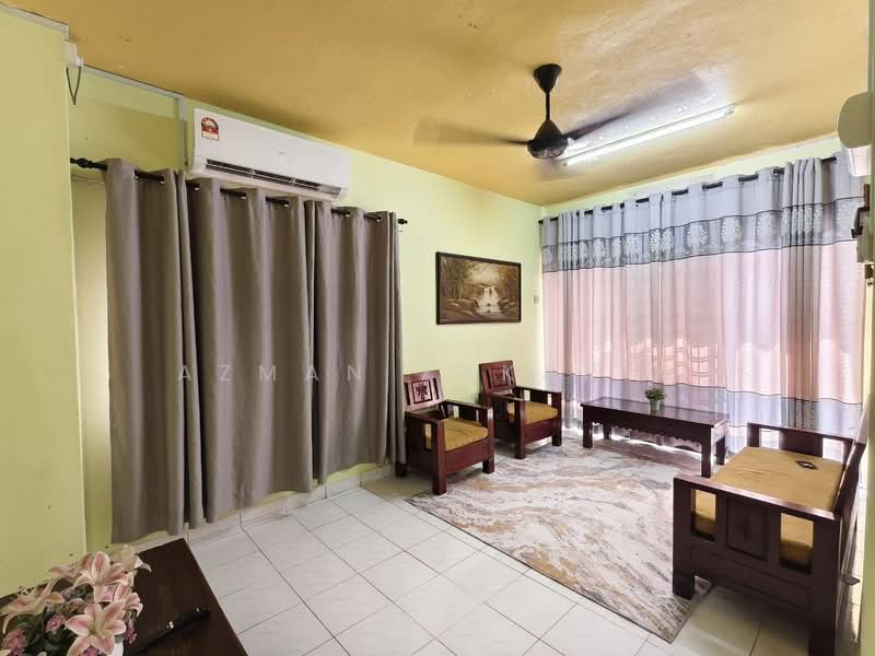 2-storey Terraced House for Sale in Seksyen 20 (Shah Alam) - AZMAN ZAKARIA - Living Room - PropertyGuru.com.my