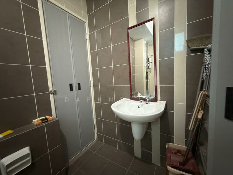 Pangsapuri untuk Dijual di D'Rich Executive Suites - Daphne Lee - Bathroom - PropertyGuru.com.my