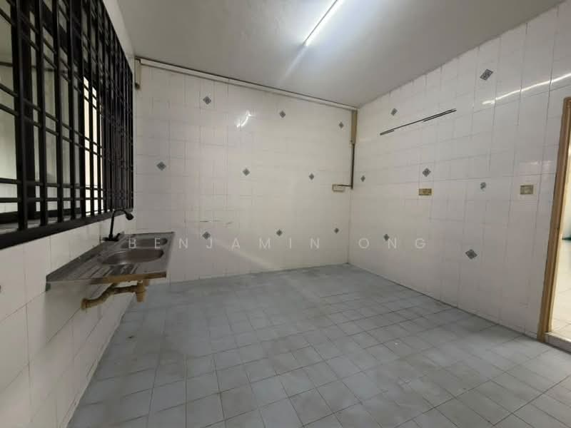 2-storey Terraced House for Rent in Taman Bukit Mewah (Tampoi) - Benjamin Ong - Kitchen - PropertyGuru.com.my